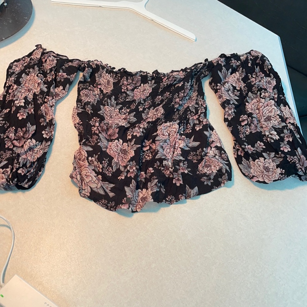 American Eagle off the shoulder crop top